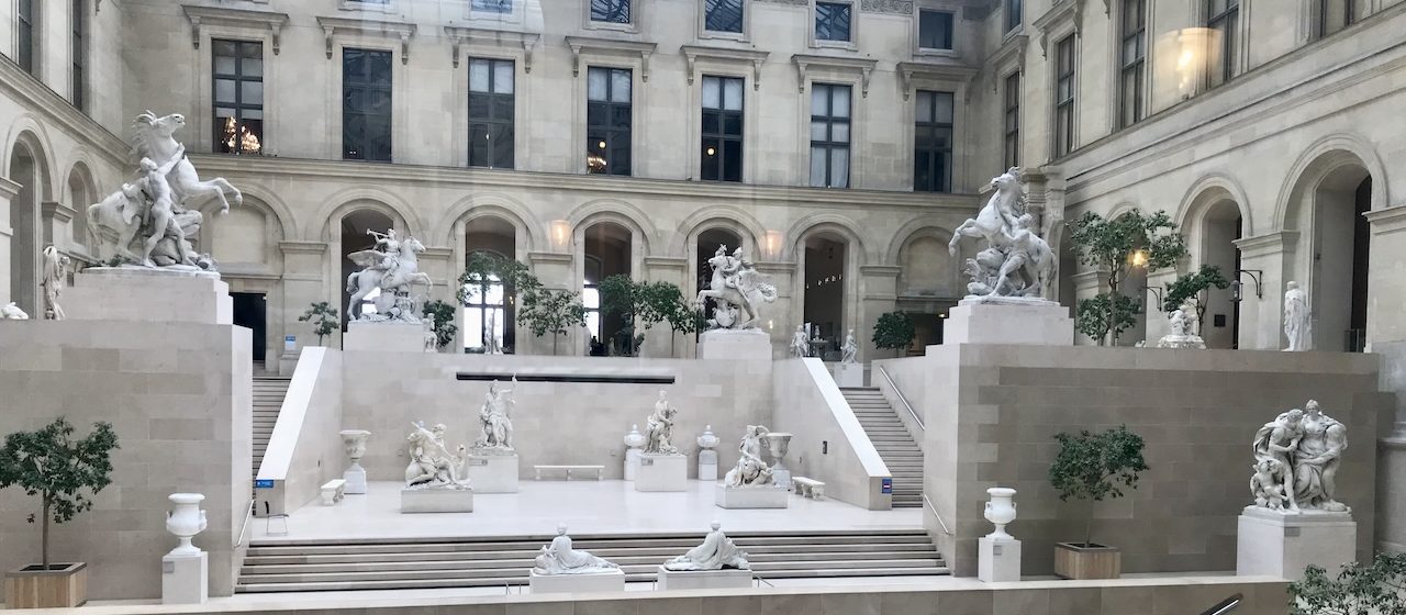 ルーヴル美術館の歴史と建築美：王宮から芸術の殿堂へ