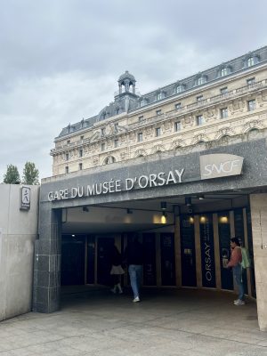 オルセー美術館最寄りのRER駅「Musée d'Orsay」駅入口